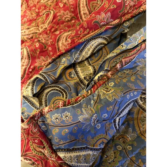 Pottery Barn Red Reverses to Blue Paisley Quilted Standard Pillow Shams 21"x 26" - Picture 5 of 5